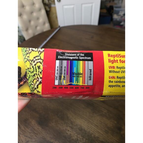 REPTISUN 10.0 UVB 18 Inch 457mm 15 watt T8 Reptile Lamp Ligth - Picture 9 of 14